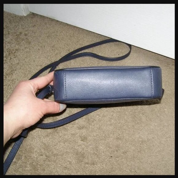 💙 NWOT Coach Navy Blue Perforated Leather Camera Bag Crossbody - Picture 5 of 9